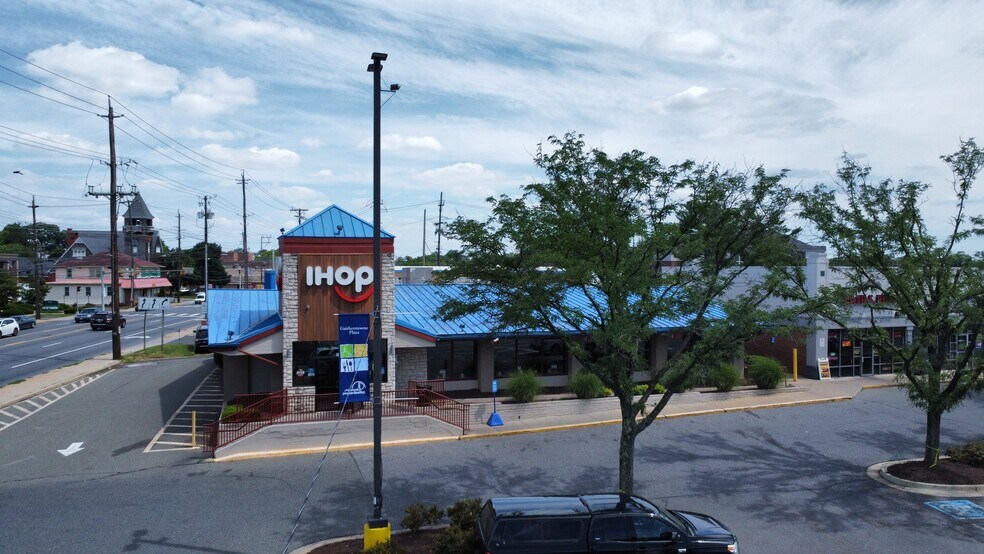 More Photos Of 206-300 N Frederick Ave, Gaithersburg Unknown For Lease