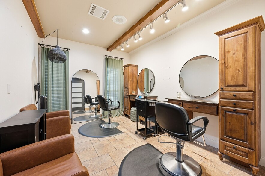 More Photos Of 8624 Davis Blvd, North Richland Hills General Retail For Lease