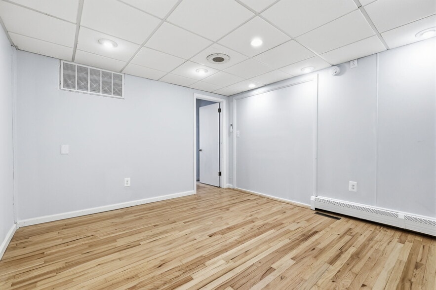 More Photos Of 168 White Horse Ave, Hamilton Office For Sale