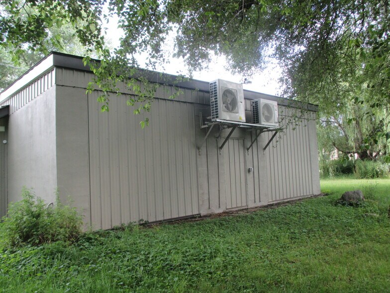 More Photos Of 3 Vine St, Greenwood Lake Warehouse For Lease