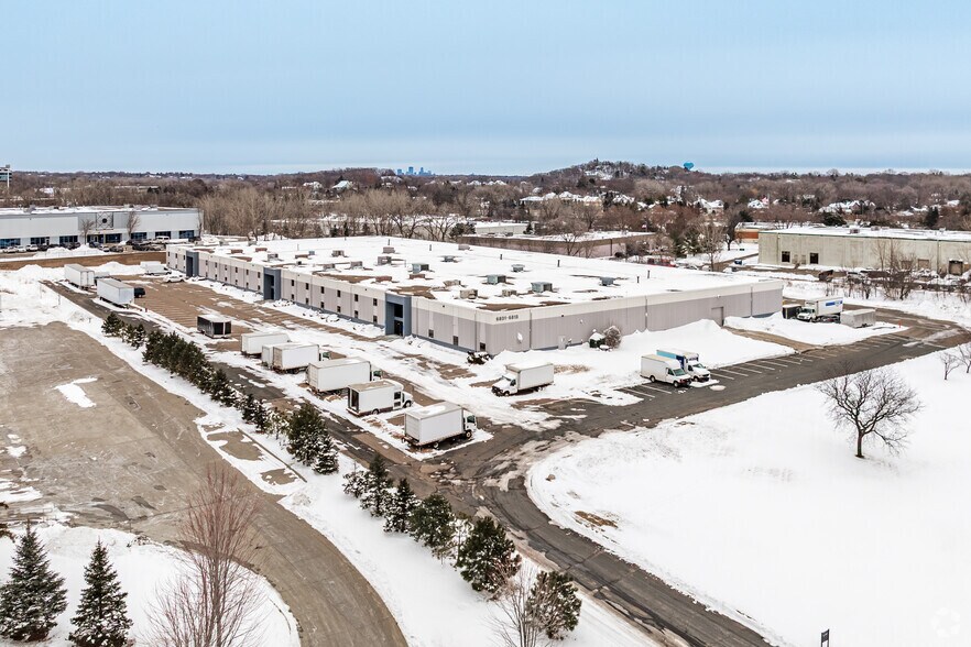 More Photos Of 6801-6813 Shady Oak Rd, Eden Prairie Distribution For Lease