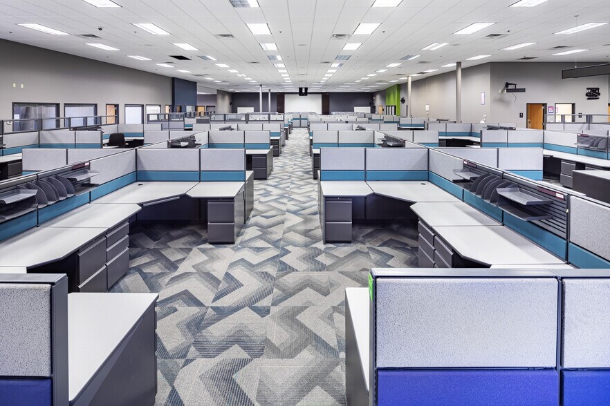 More Photos Of 921-929 Marthas Way, Hiawatha Light Distribution For Sale