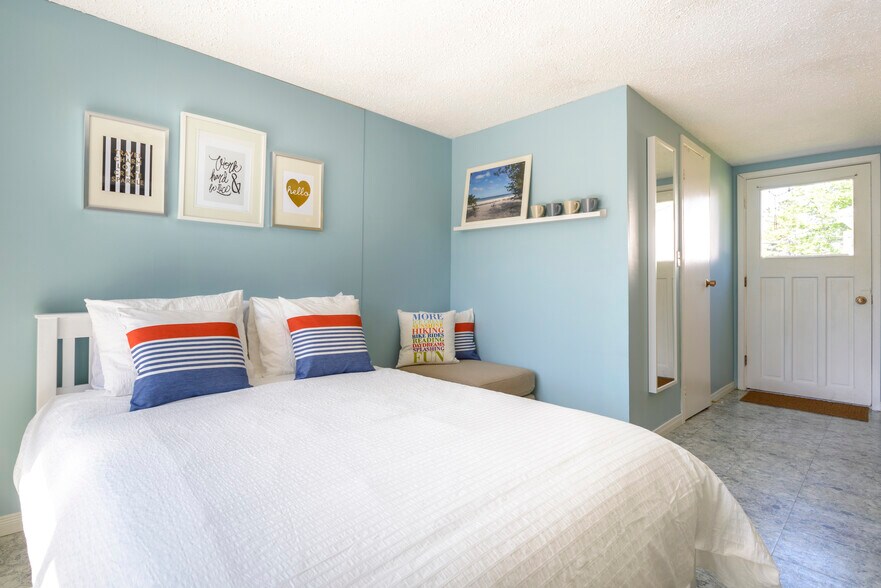 More Photos Of 169 Mosley St, Wasaga Beach Hotel For Sale