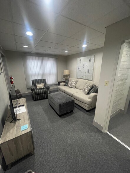 More Photos Of 1904 Washington Ave, Vincennes Office Residential For Sale