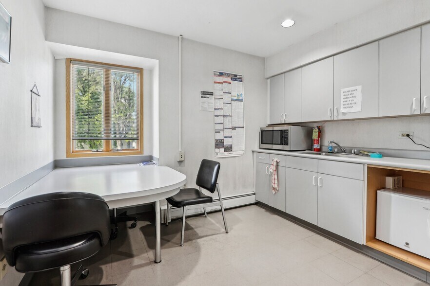 More Photos Of 1530 Saint Georges Ave, Rahway Medical For Sale