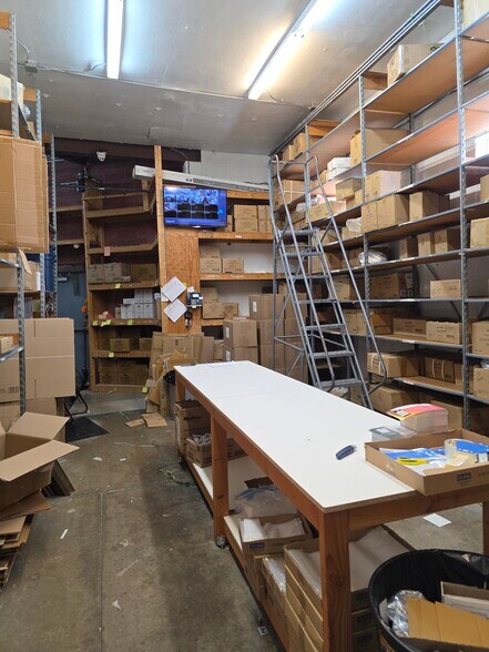 More Photos Of 2010 Eggert Rd, Buffalo Freestanding For Sale