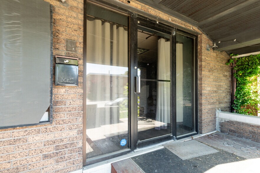 More Photos Of 4247 S Grand Blvd, Saint Louis Medical For Sale