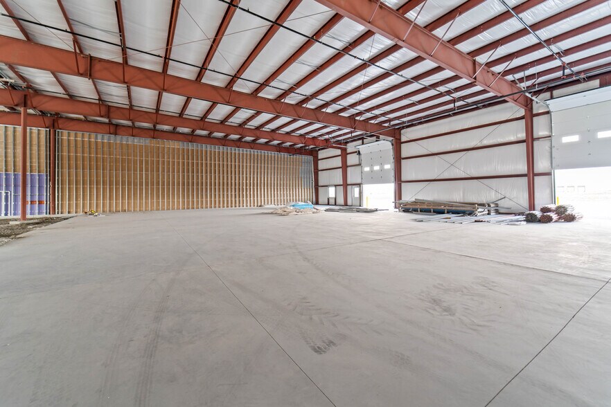 More Photos Of 1811 Rich Olive St, Story City Warehouse For Lease