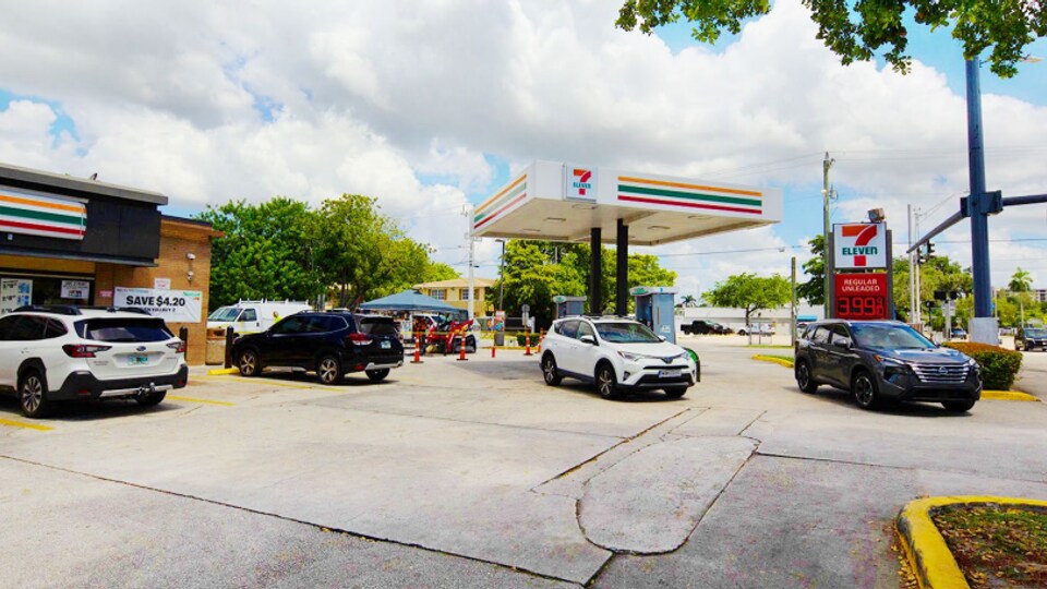 Primary Photo Of 1545 NE 4th Ave, Fort Lauderdale Service Station For Sale