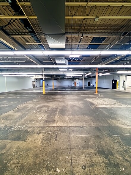 More Photos Of 2400 Industrial Ln, Broomfield Showroom For Lease