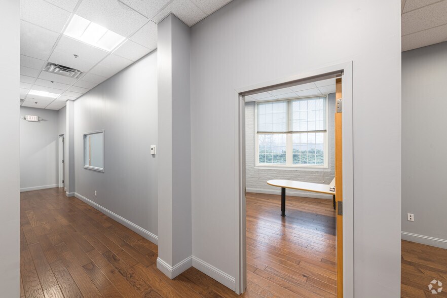 More Photos Of 10 Admiral St, Providence Office For Lease