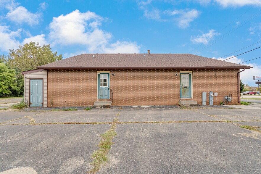 More Photos Of 1561 N Division St, Morris Office For Sale