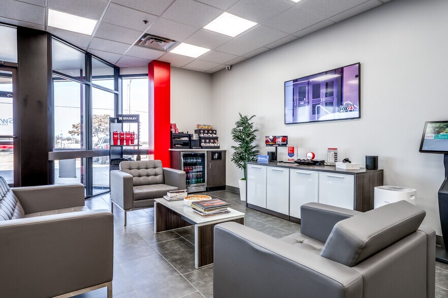 More Photos Of 20701 E 81st St, Broken Arrow Manufacturing For Sale