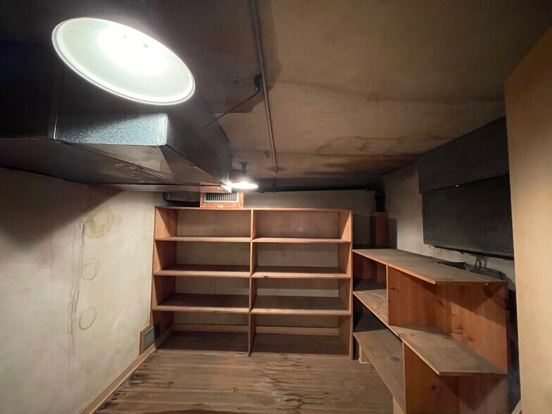 More Photos Of 300 E Main St, Pullman Bank For Sale