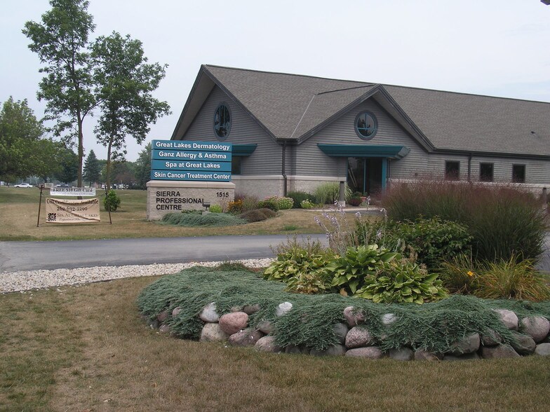 More Photos Of 1515 S Green Bay Rd, Racine Medical For Lease