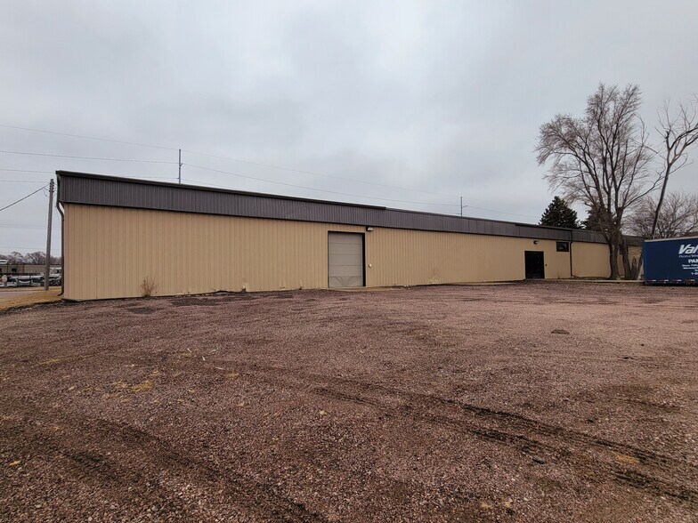 More Photos Of 1417 N A Ave, Sioux Falls Warehouse For Lease