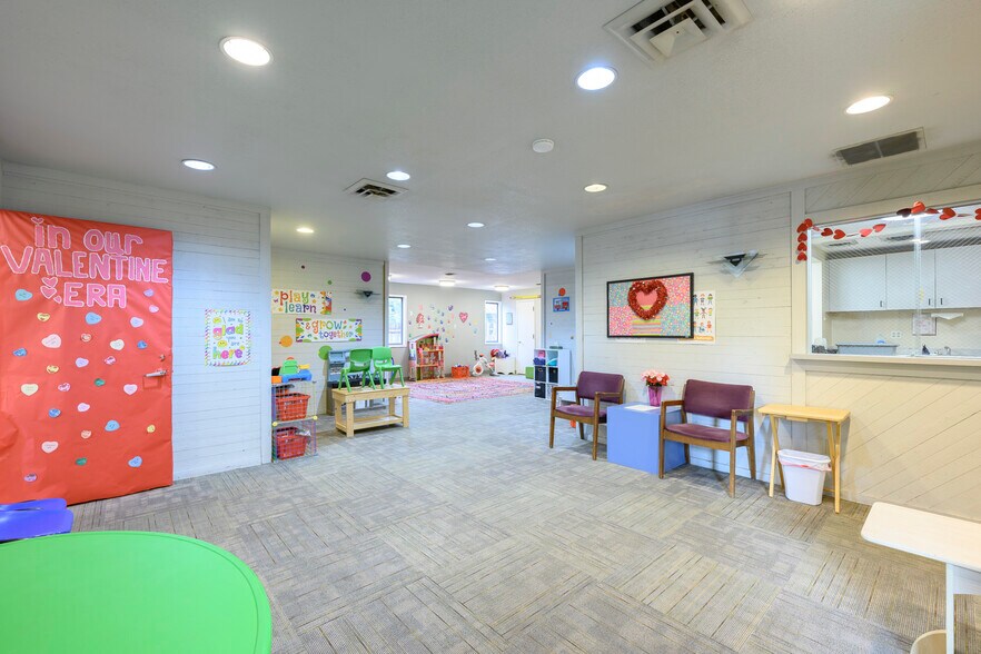 More Photos Of 504 Villa Rd, Newberg Medical For Sale