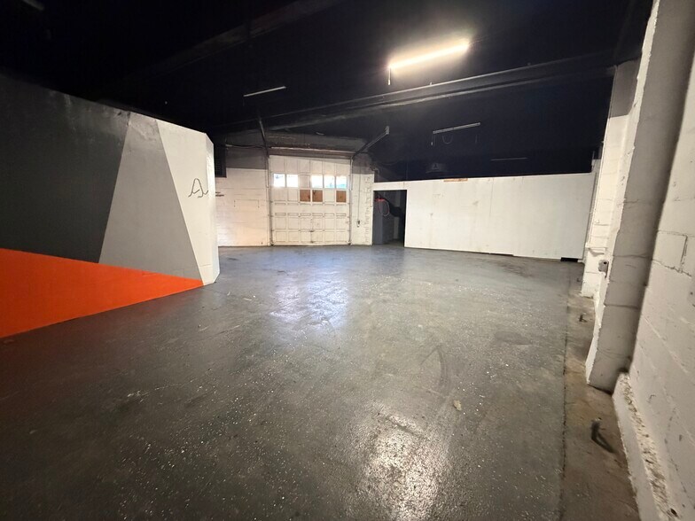 More Photos Of 1160 Homestead St, Baltimore Auto Repair For Lease