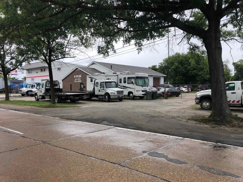 More Photos Of 2512 W Pembroke Ave, Hampton Service Station For Sale