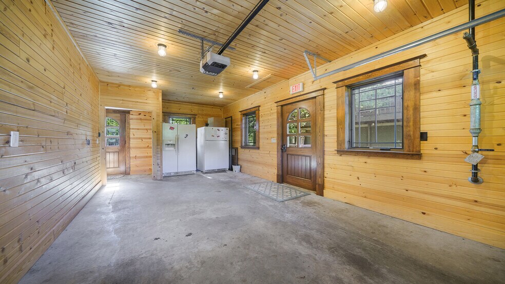 More Photos Of 409 N State St, Franklin Grove Hotel For Sale