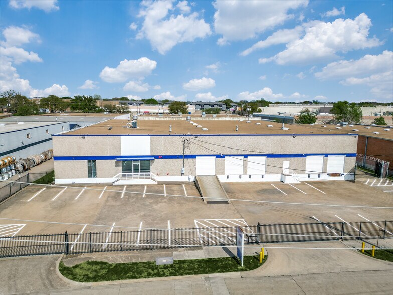 More Photos Of 11232 Leo Ln, Dallas Warehouse For Lease