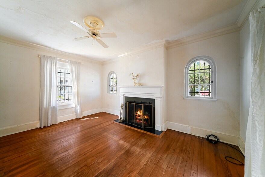 More Photos Of 411 Burns Ct, Sarasota Office For Sale
