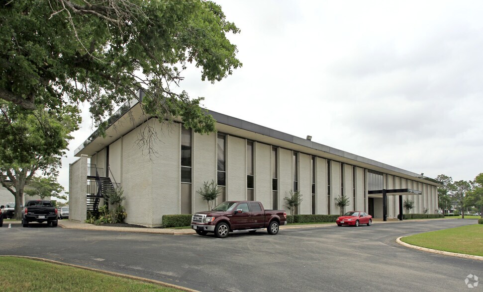 More Photos Of 1115 Gemini St, Houston Loft Creative Space For Lease