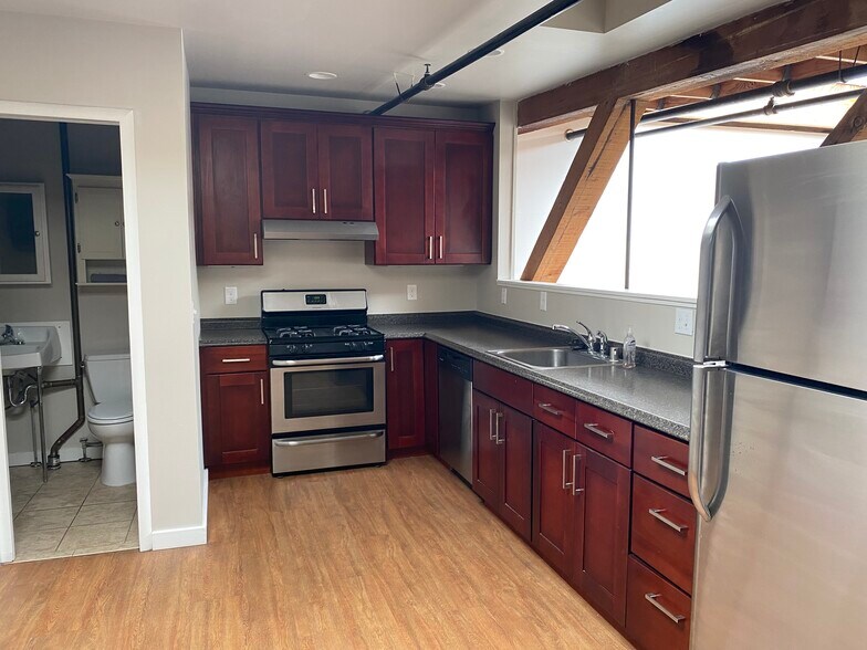 More Photos Of 1050-1066 47th Ave, Oakland Apartments For Lease