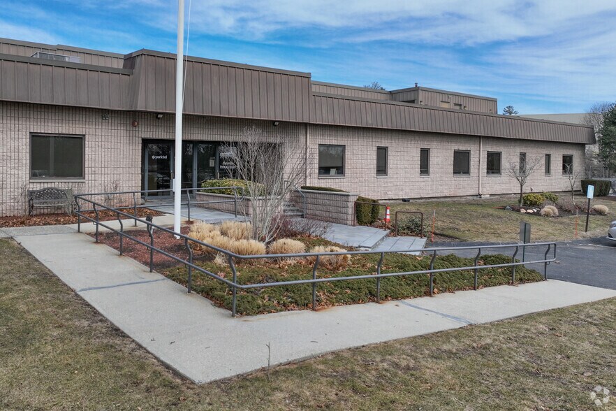 Primary Photo Of 33 Upton Dr, Wilmington Warehouse For Lease