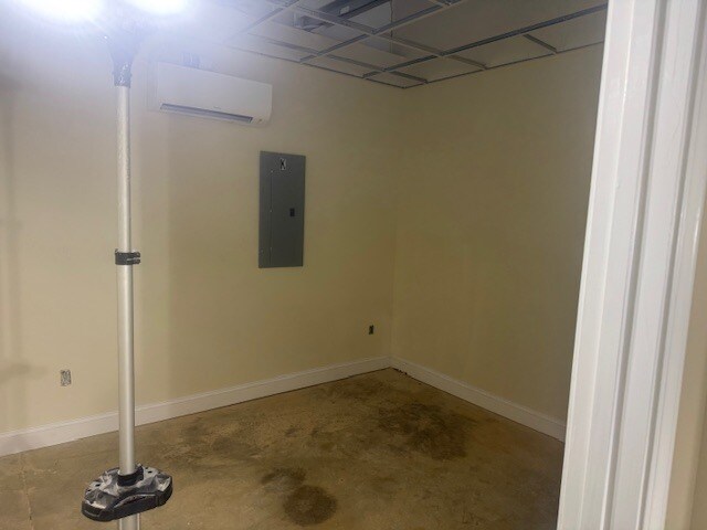 More Photos Of 6970 Jamesson Way, Midland Showroom For Lease