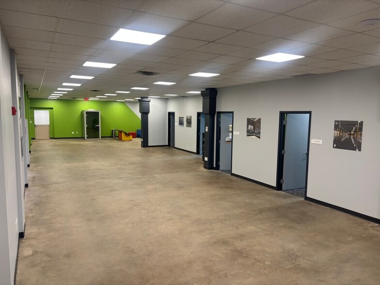More Photos Of 360 Highland Rd E, Macedonia Office For Sale
