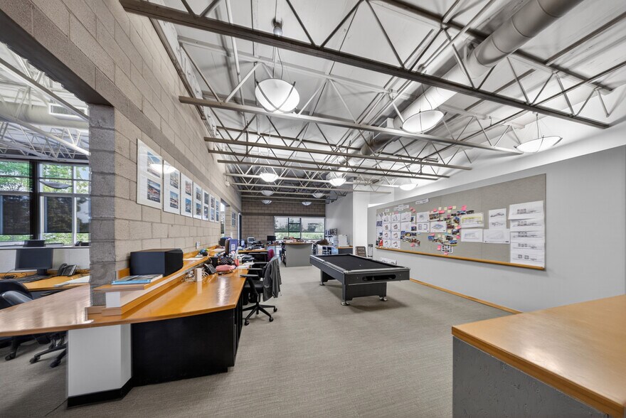 More Photos Of 3500 W Burbank Blvd, Burbank Office For Sale