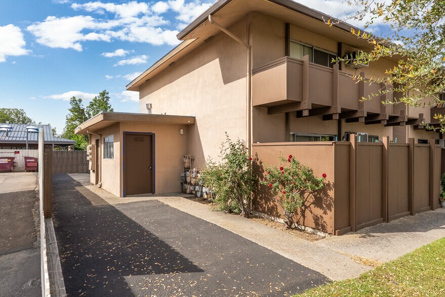 More Photos Of 1510 W 12th St, Tracy Apartments For Sale