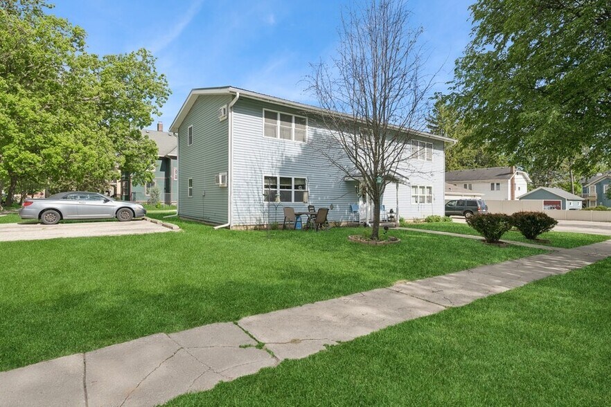 More Photos Of 1128 Wisconsin St, Lake Geneva Multifamily For Sale