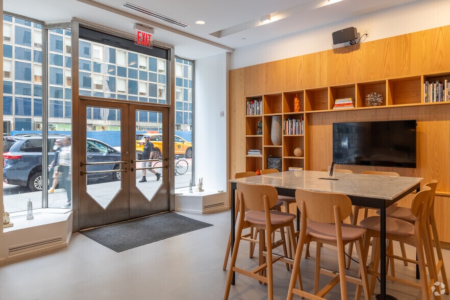 More Photos Of 405 Lexington Ave, New York Coworking Space