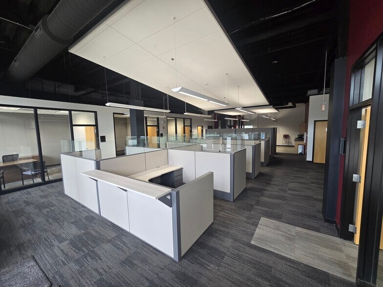 More Photos Of 505 Market St, West Des Moines Office For Sale
