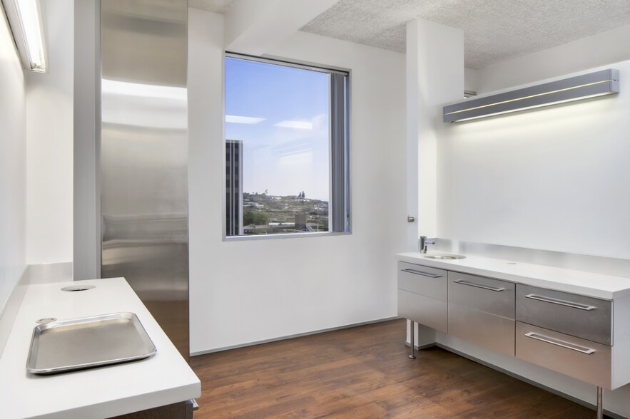 More Photos Of 360 San Miguel Dr, Newport Beach Medical For Lease