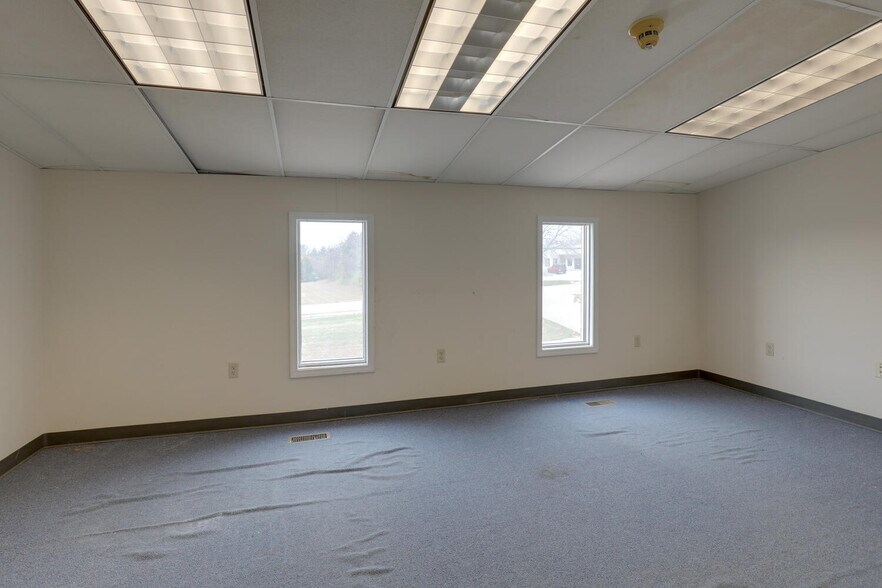 More Photos Of 2414 W Schneidman Dr, Quincy Industrial For Lease