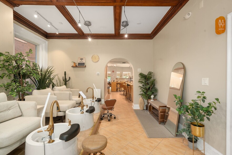 More Photos Of 1680 Beacon St, Brookline Apartments For Lease