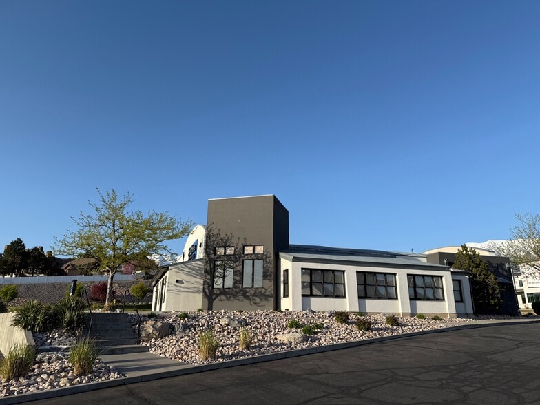More Photos Of 537 W University Pky, Orem Freestanding For Lease