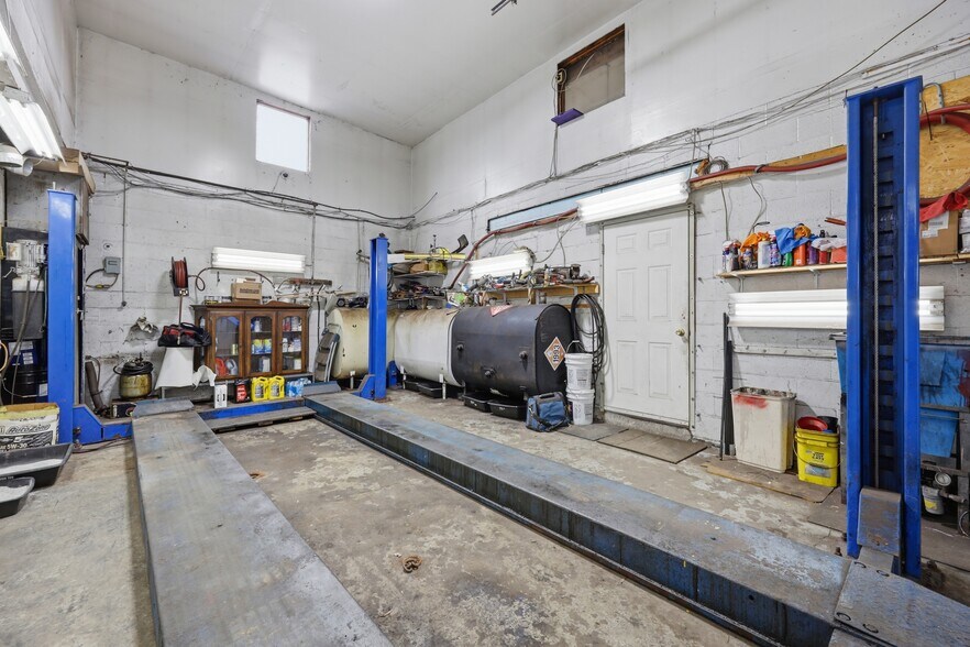 More Photos Of 2910 Louisiana Ave, Niagara Falls General Retail For Sale