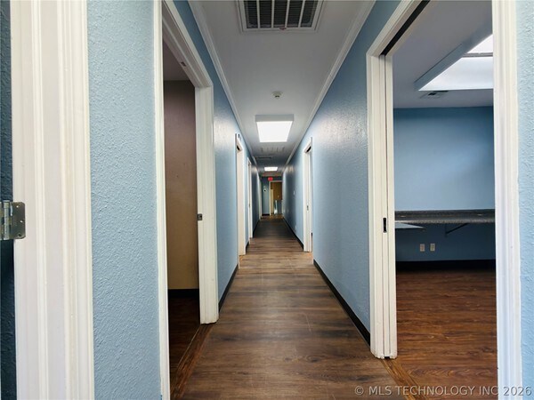 More Photos Of 1002 E Cherry St, Cushing Medical For Sale