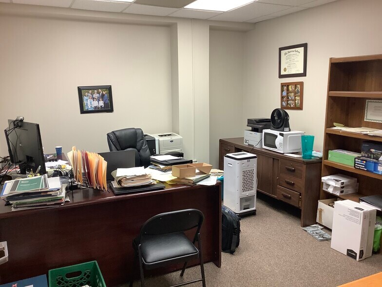 More Photos Of 20 Walnut St, Wellesley Office For Lease