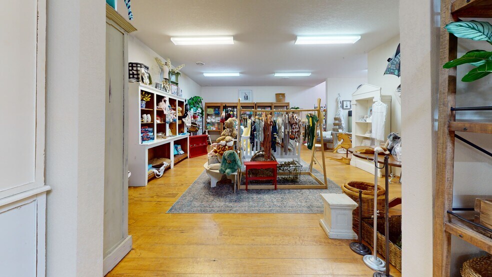 More Photos Of 225 SE 21st St, Grand Rapids Storefront Retail Office For Sale