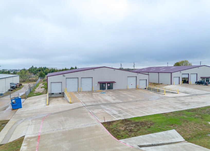 More Photos Of 4525-4529 JD Mouser Pky, Alvarado Warehouse For Lease
