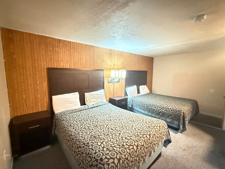 More Photos Of 1102 N Cunningham Ave, Urbana Hospitality For Sale