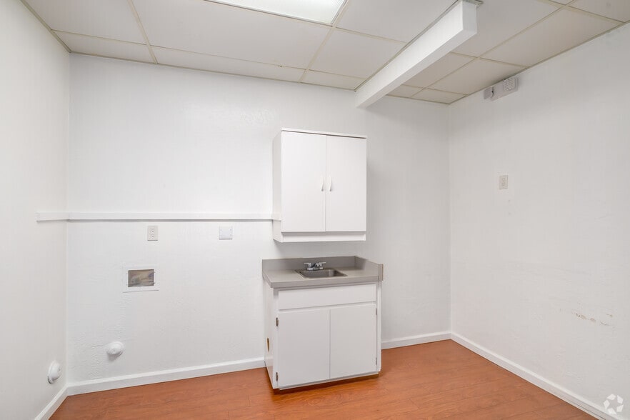 More Photos Of 701 Howe Ave, Sacramento Medical For Sale