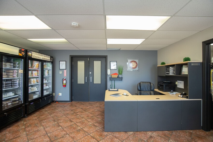 More Photos Of 190 Hempstead Dr, Hamilton Refrigeration Cold Storage For Sale