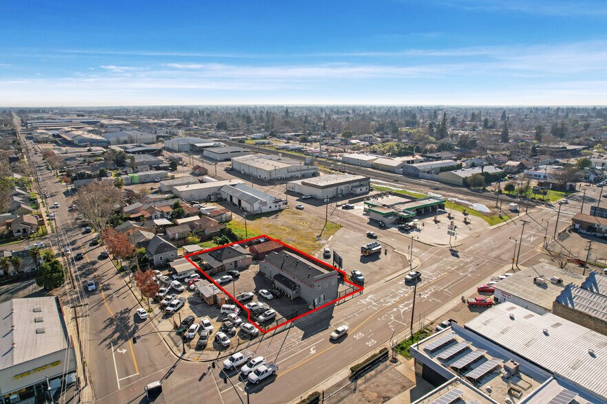 More Photos Of 104 E Lodi Ave, Lodi Storefront Retail Office For Sale