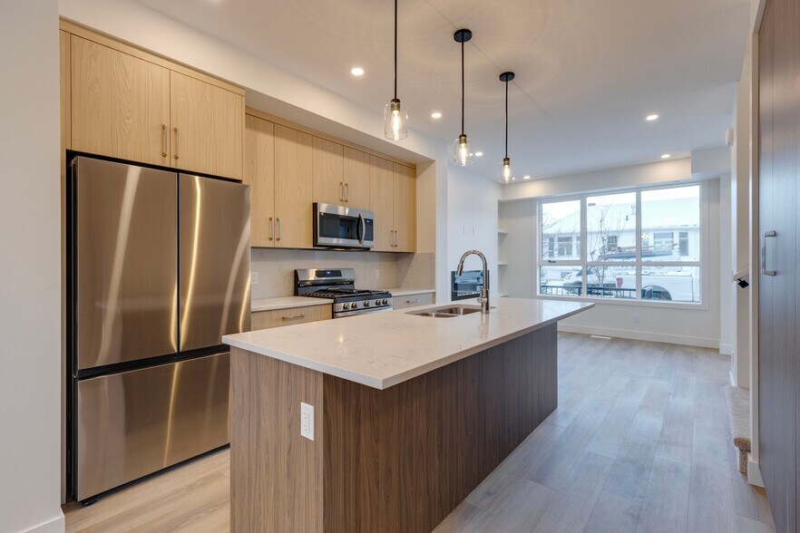 More Photos Of 2124 7 St NW, Calgary Apartments For Sale